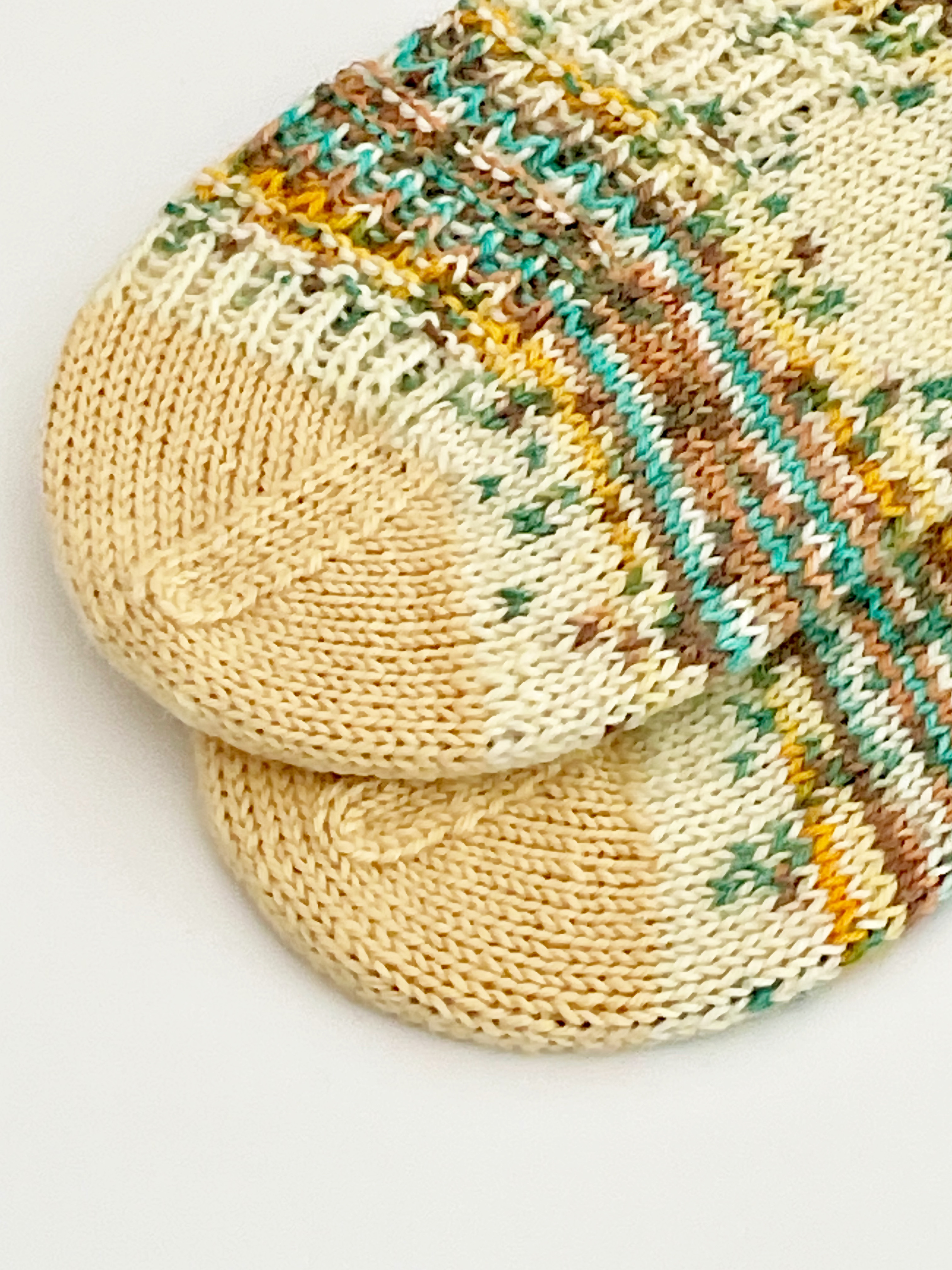 水彩画の向日葵 　手編みの靴下　ソックヤーン使用　opal毛糸　Cascadeヤーン