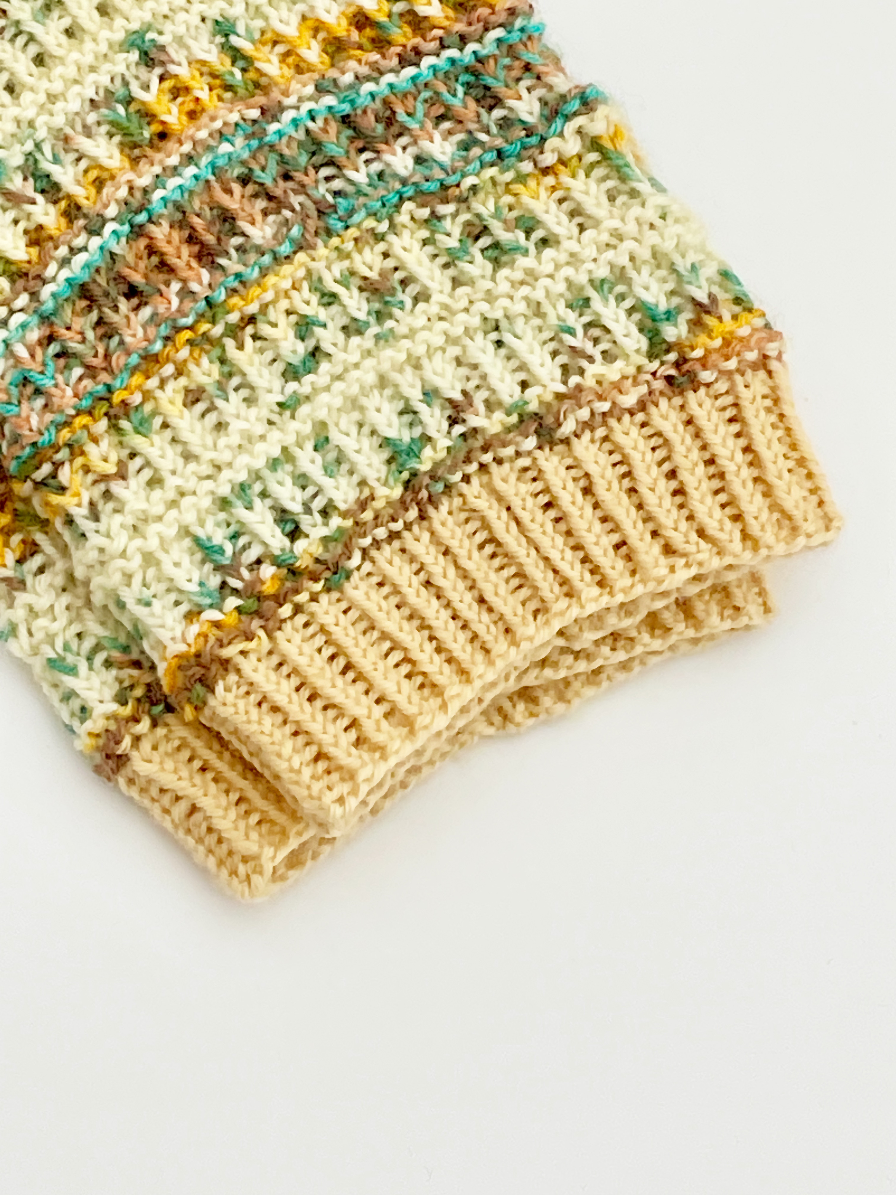 水彩画の向日葵 　手編みの靴下　ソックヤーン使用　opal毛糸　Cascadeヤーン