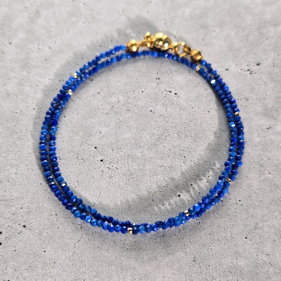 【再販×4】ラピスラズリの極細・重ね付け風ブレスレット　＼不器用さんでも安心、ストレスゼロのワンタッチ装着！／