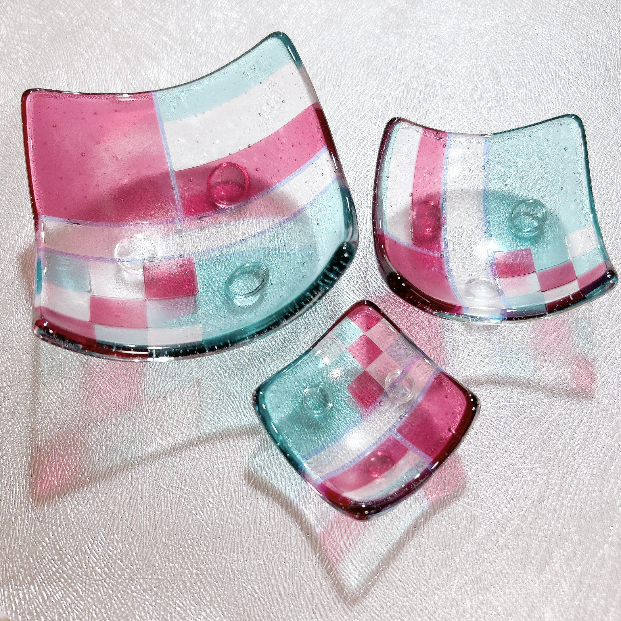 ガラスの小鉢（桃色角）３個set