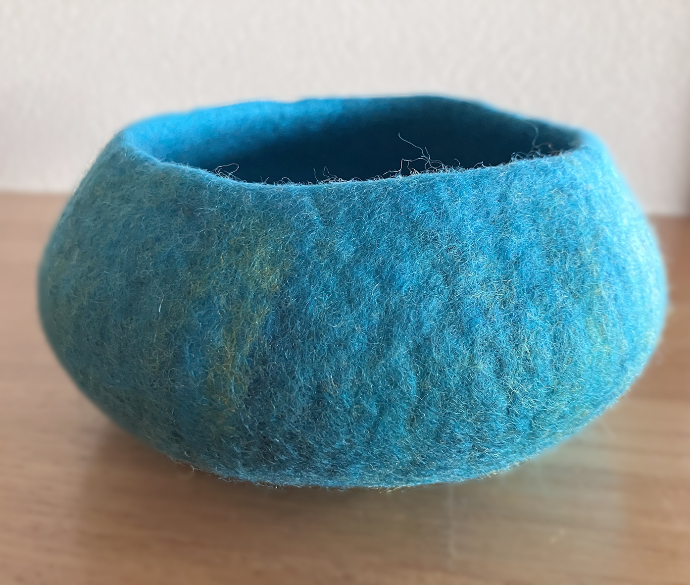 ブルーの綺麗な小物入れ