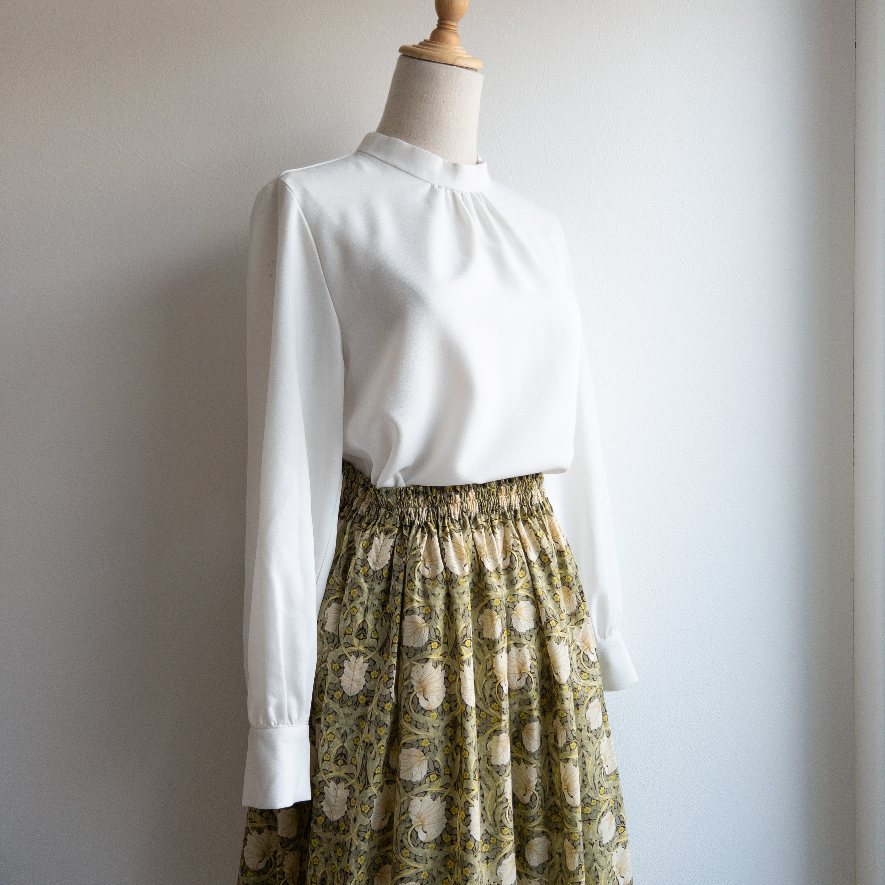 《完成品》ピンパーネル  ウィリアムモリス　V&A生地使用