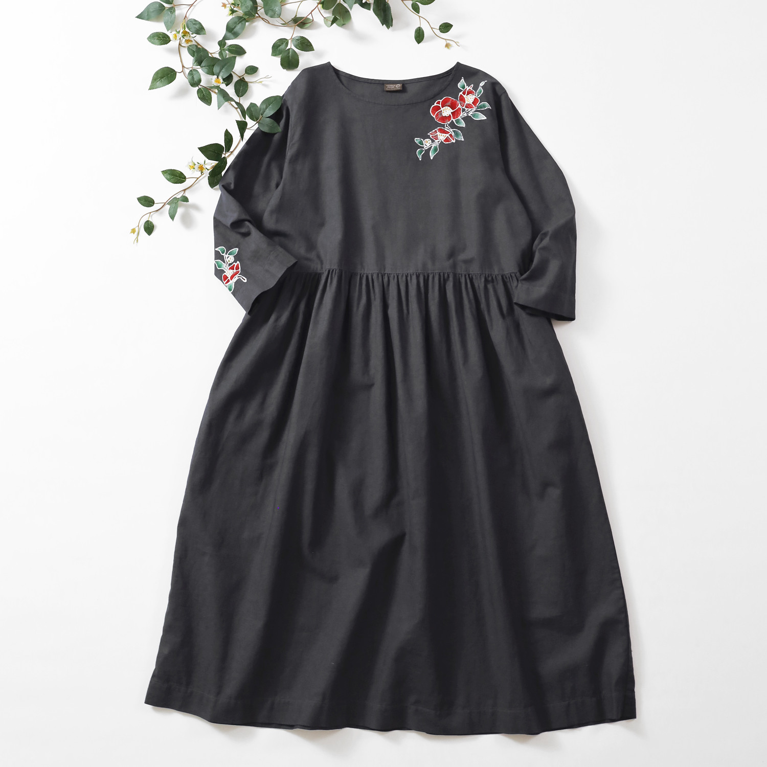 椿のハーフリネンギャザーロングワンピース * charcoal gray*