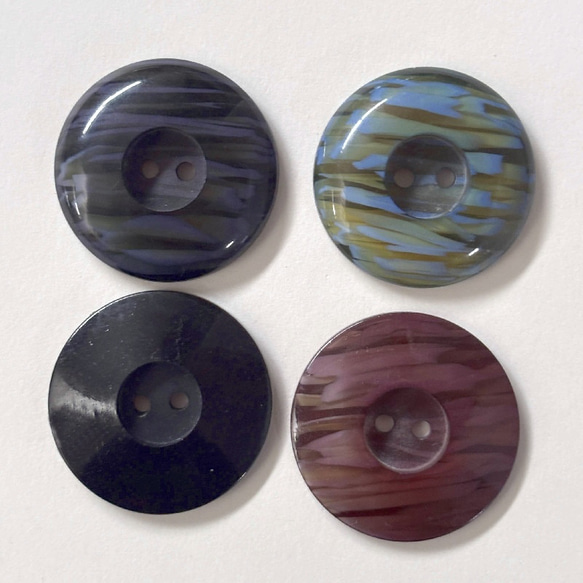 ボタン レトロ 円形 サークル ブルー パープル 二つ穴 2穴 大きめ 35mm～36mm 4個セット ew-252 1枚目の画像