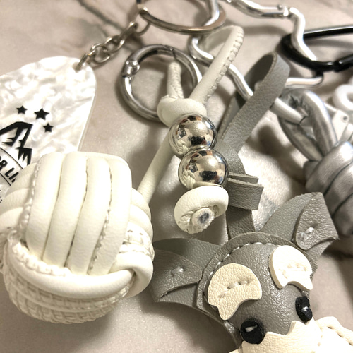 シュナウザーさんワイヤーキーホルダー（グレー） シュナウザーさんワイヤーキーホルダー（グレー） シュナウザーさん