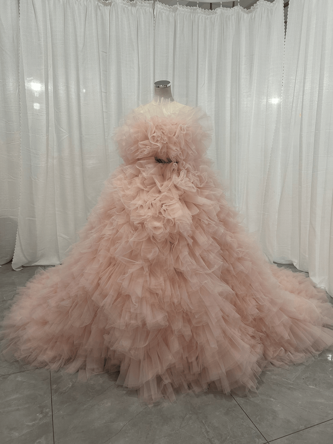 送料無料！カラードレス ベアトップ もこもこドレス ピンク 華やかなトレーン プリンセスライン 前撮り 結婚式