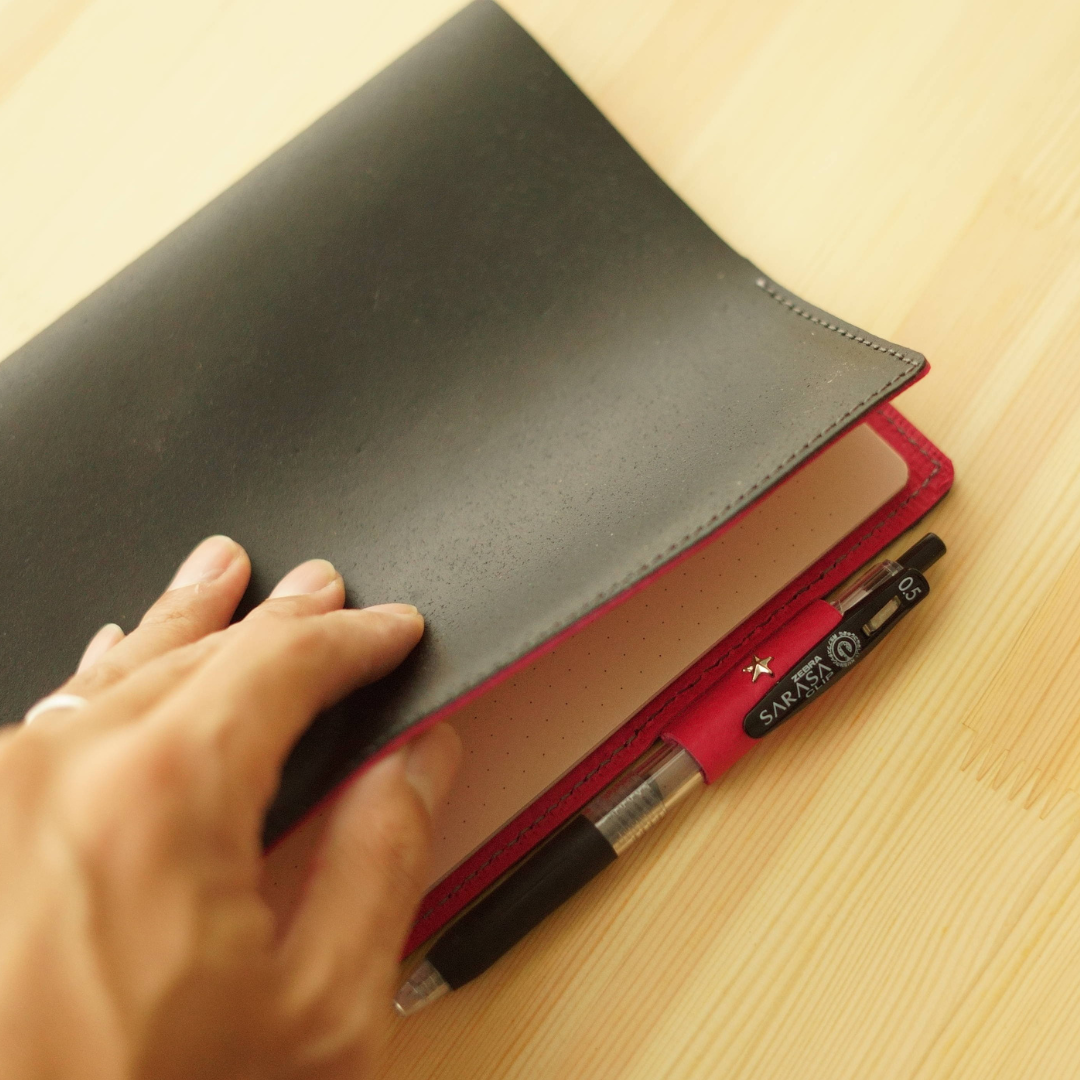 A5ノートカバー／イタリアンレザー（カラーオーダー・刻印可）星のスタッズがアクセント