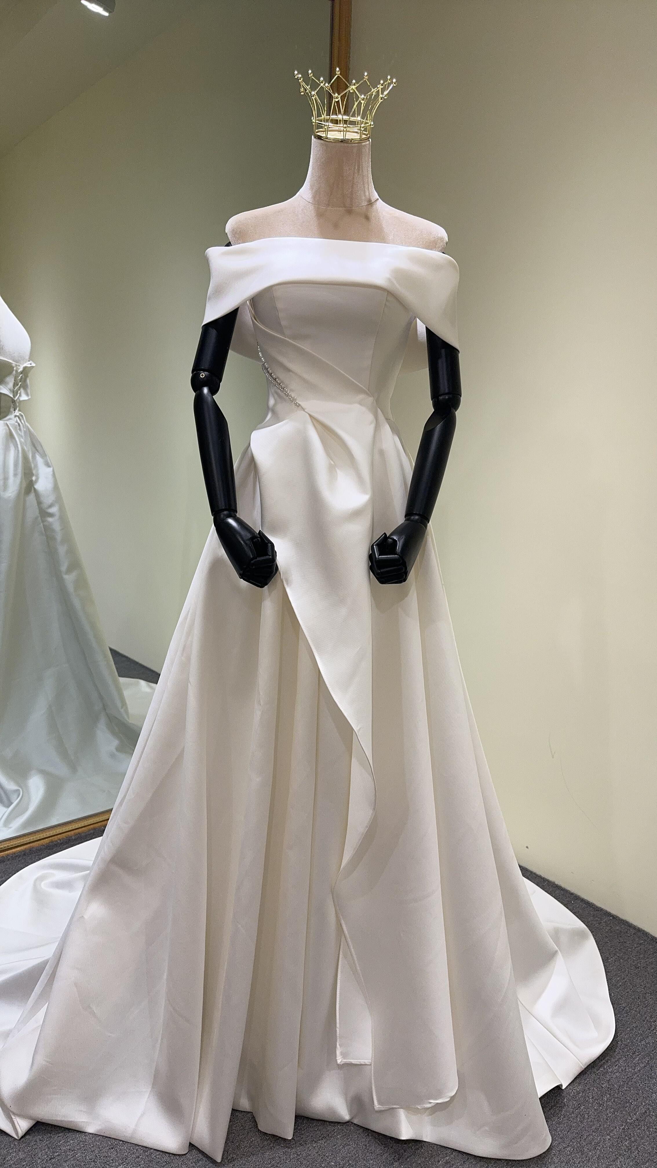 お買い得　オフショルダー　高級サテン　二の腕カバー　Aライン　サイズオーダー　花嫁　ウェディング挙式二次会前撮りお呼ばれ