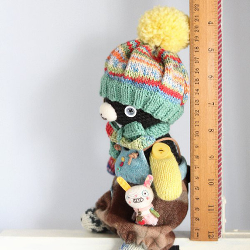 送料無料］ポンポン帽子のくまさんとちんまいうさぎブローチ