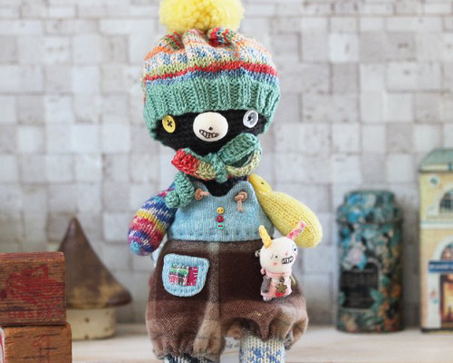 送料無料］ポンポン帽子のくまさんとちんまいうさぎブローチ