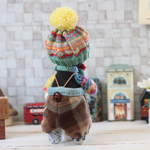 送料無料］ポンポン帽子のくまさんとちんまいうさぎブローチ