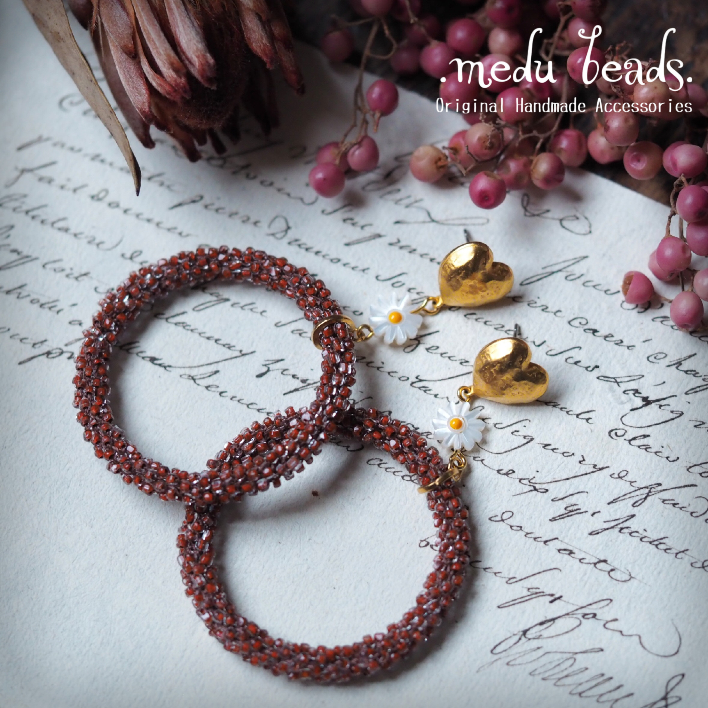 キャラメルブラウンフープ&デイジーとハートのピアス／イヤリング