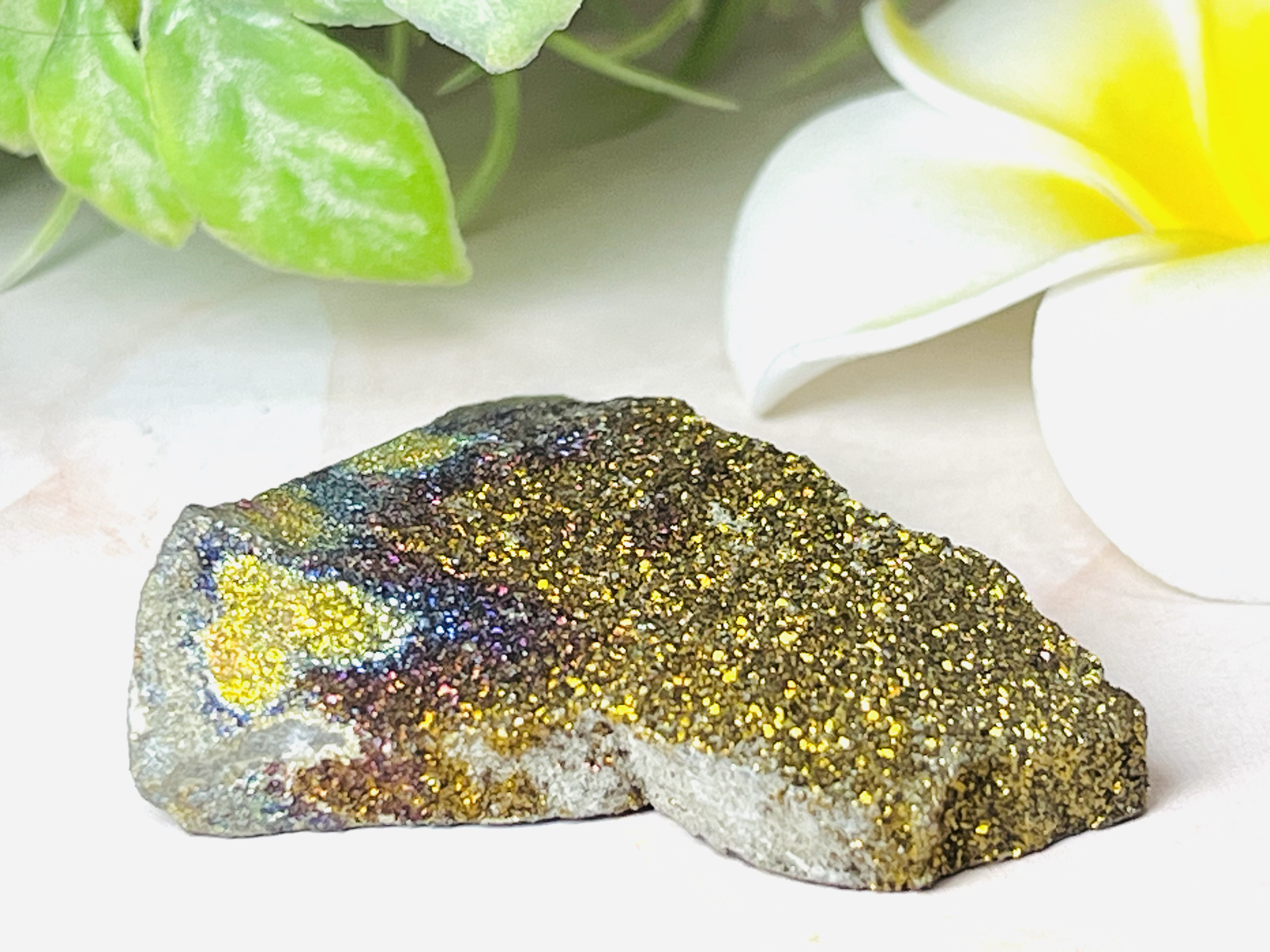 ロシアボルガ川産　レインボー　パイライト　黄鉄鉱　原石　ラフストーン