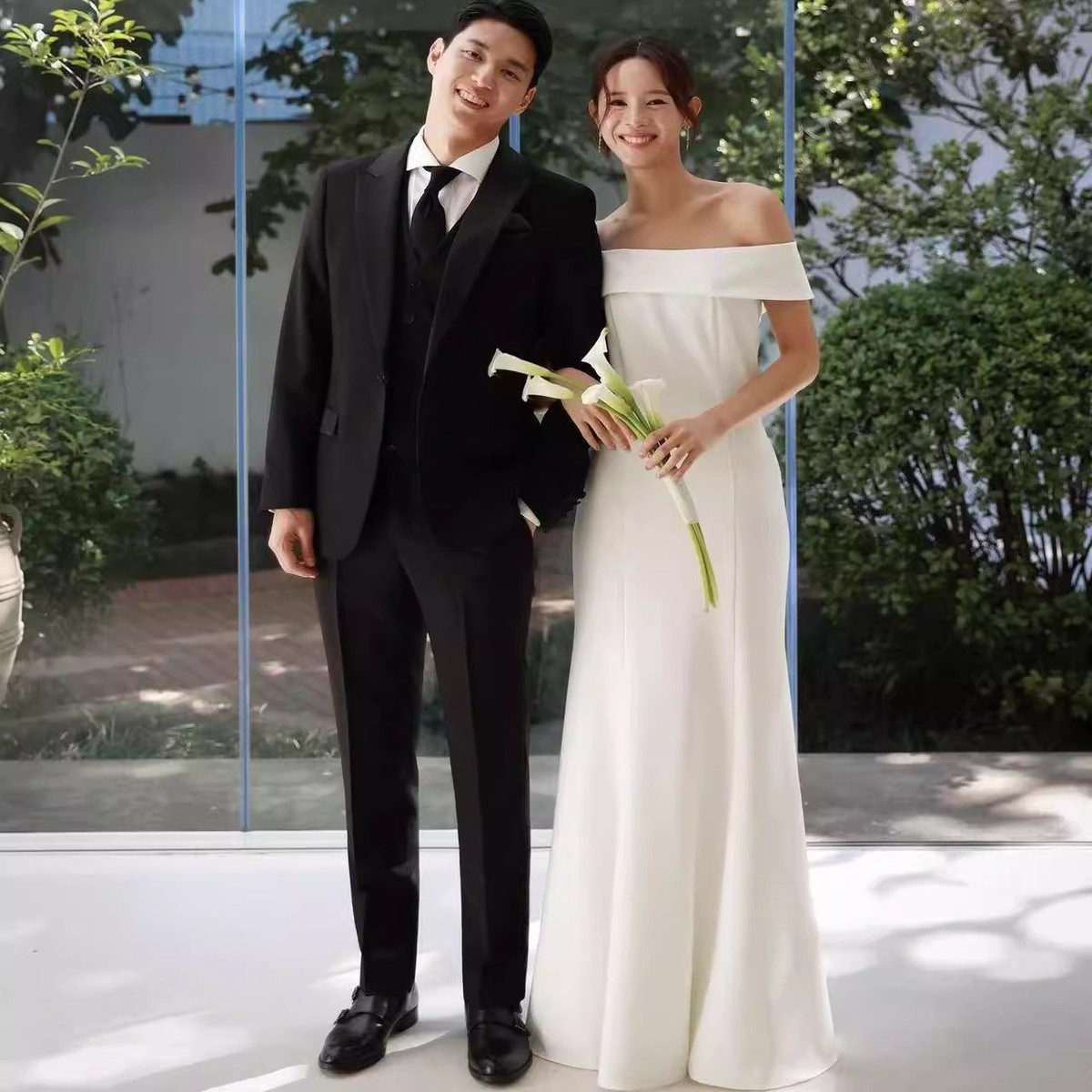 オフショルダー 白黒 ウェディングドレス シンプル 韓国風 花嫁 結婚式 パーティー 演奏会 二次会 前撮り HL378