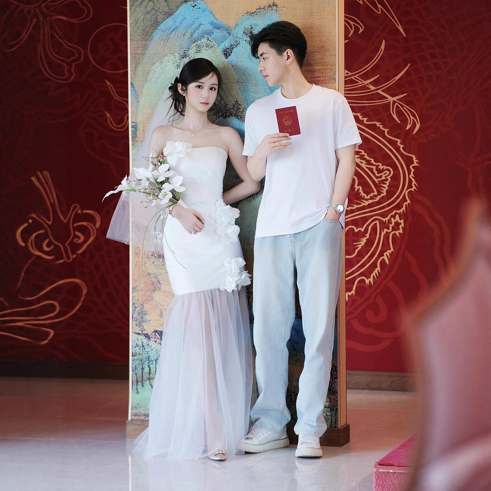 ノースリーブ 白 立体花 ウェディングドレス シンプル 韓国風 結婚式 パーティー 演奏会 二次会 前撮り HL380