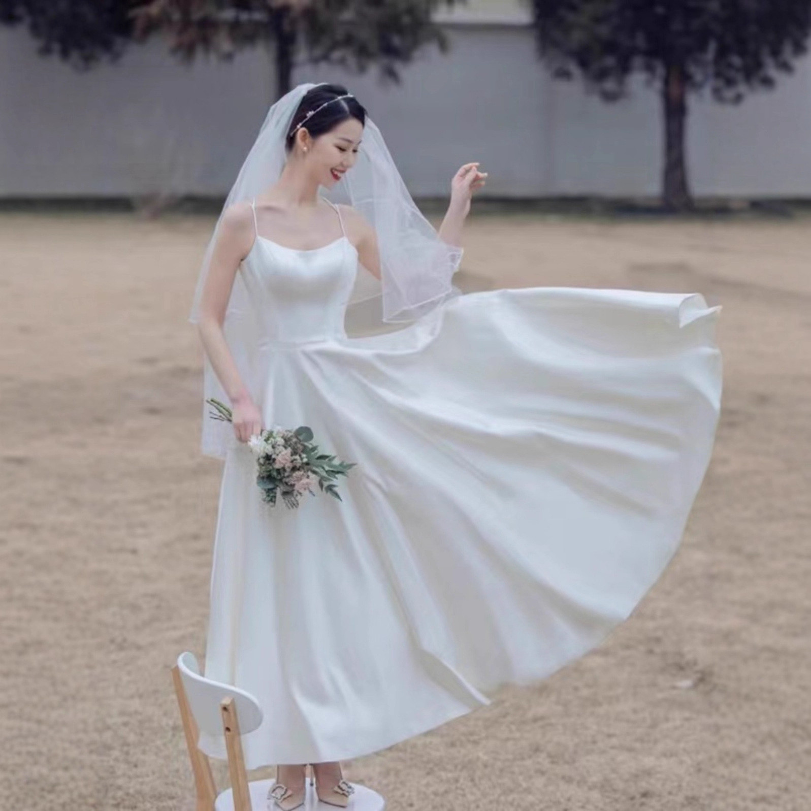 ノースリーブ 白 黒 ウェディングドレス シンプル 韓国風 結婚式 パーティー 演奏会 二次会 前撮り HL385