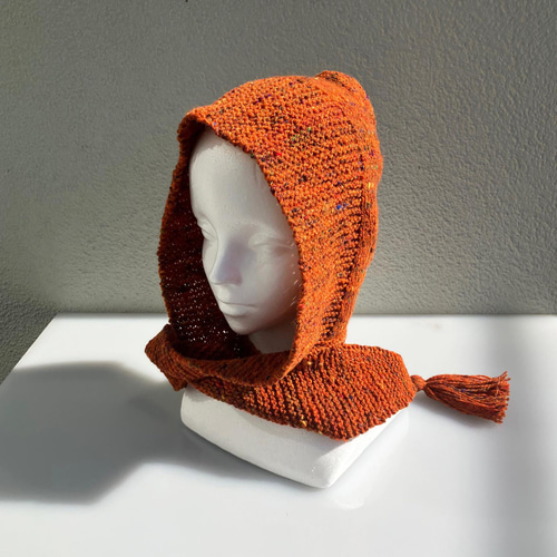 バラクラバ　ハンドメイド　オリジナル手編み　ビーニー　襟巻き おさげ髪風 バラクラバ やや暗めの赤色 ニット帽・ビーニー Infinity