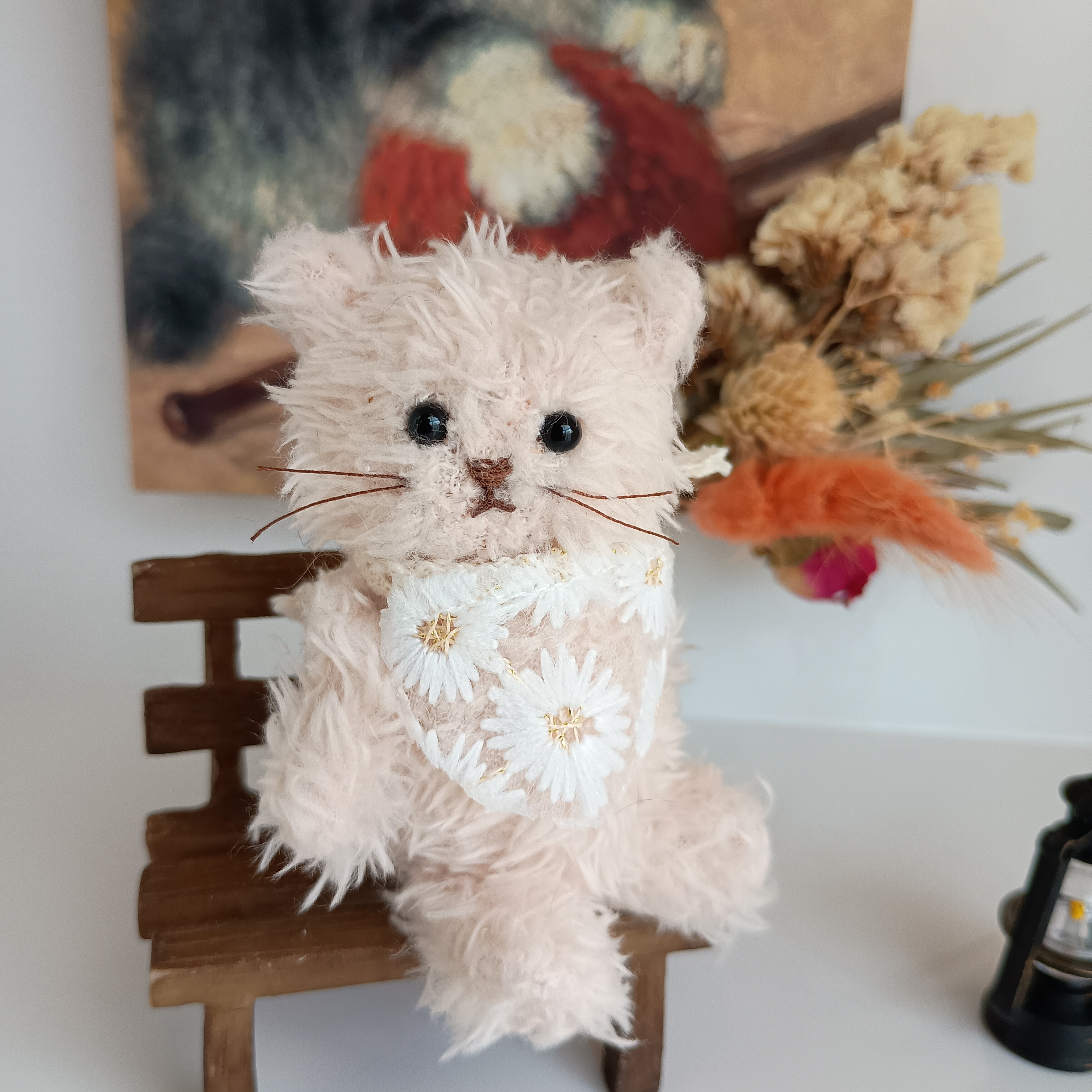 ぱやぱやうす茶ねこちゃん　ぬいぐるみ　スタイ付き