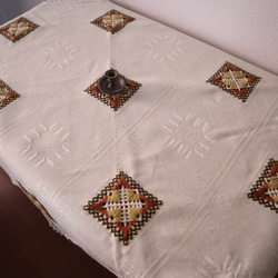 ドイツの手仕事/華やかなバテンレースとお花の白糸手刺繍 テーブル