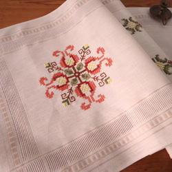 ドイツの手仕事/青の刺繍糸クロスステッチxヘムステッチ・テーブル