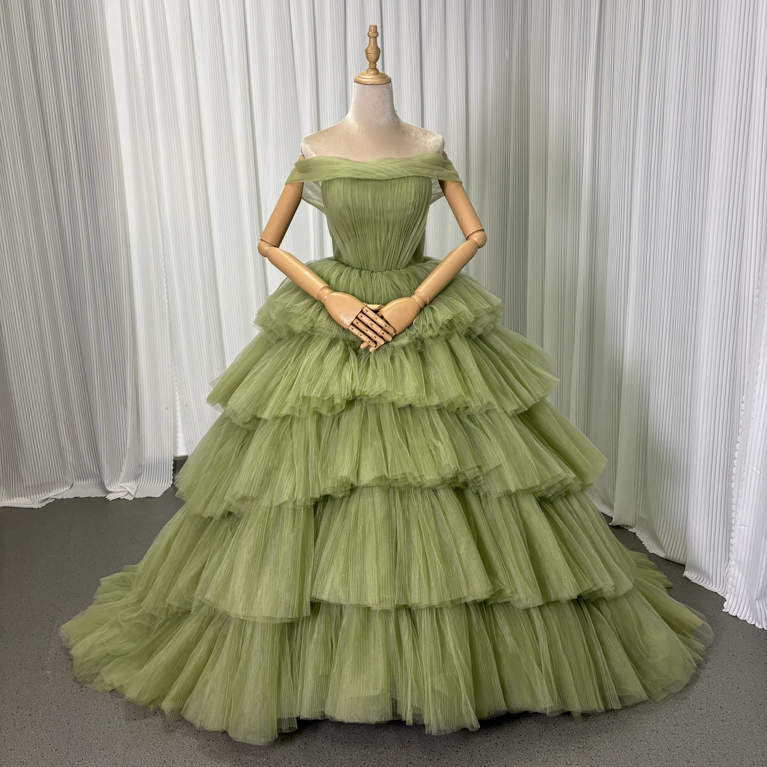 送料無料！カラードレス プリーツドレス ティアードのドレス 取り外し可能なオフショルダー グリーン 結婚式