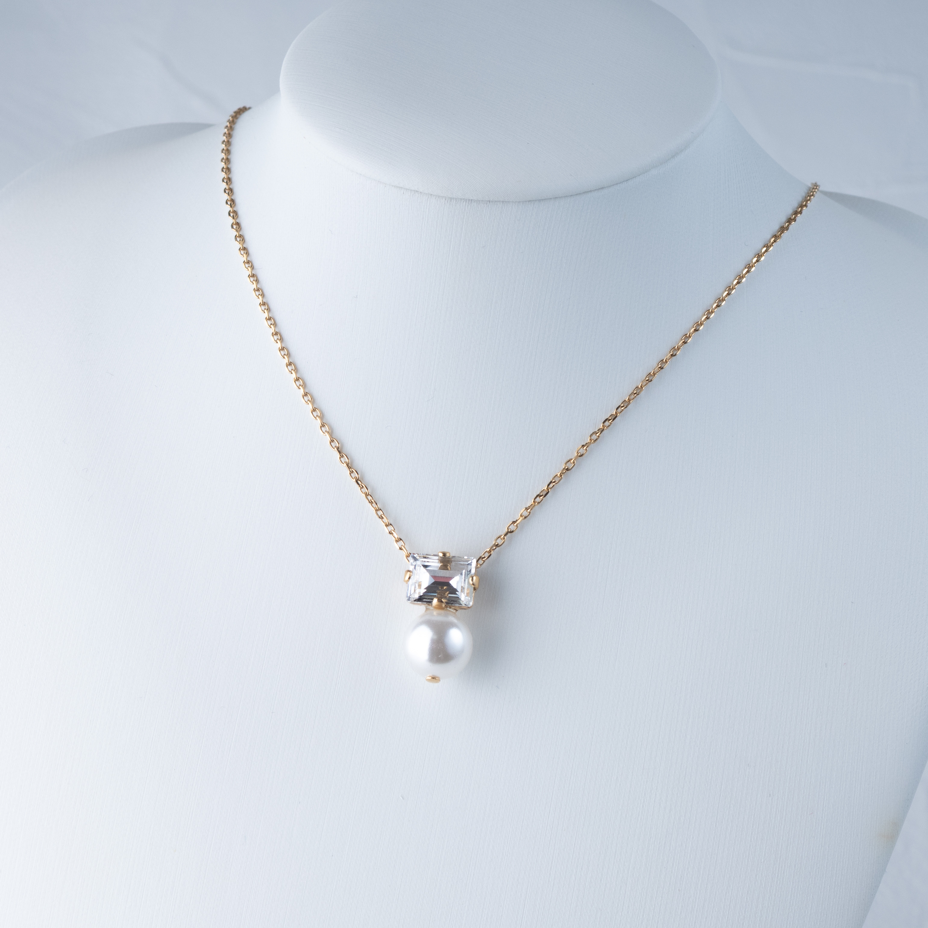 Creema限定 新春福袋2026〈梅〉横クリスタル×貝パール  アレルギー対応　サージカルステンレス　クリスマス