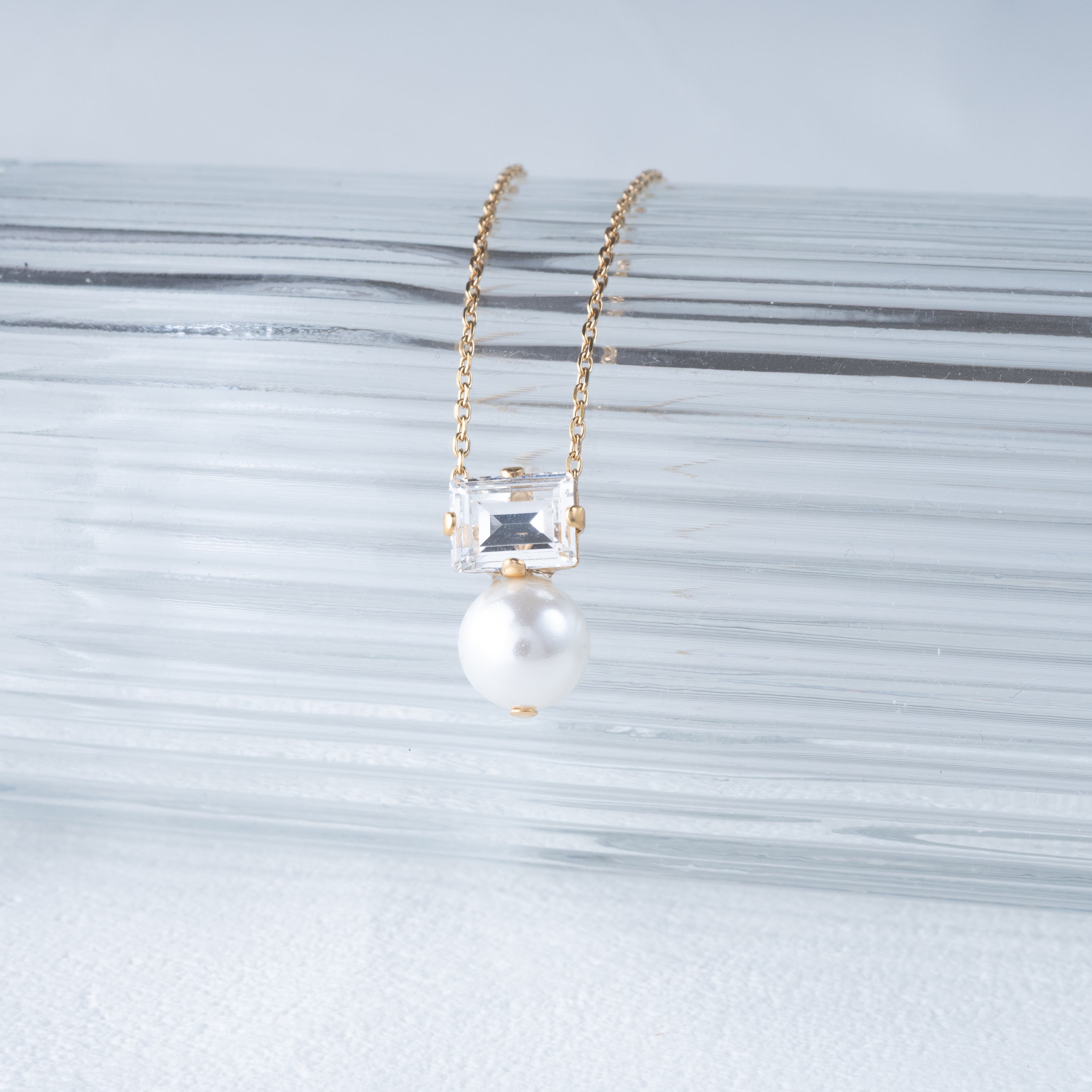 Creema限定 新春福袋2026〈梅〉横クリスタル×貝パール  アレルギー対応　サージカルステンレス　クリスマス