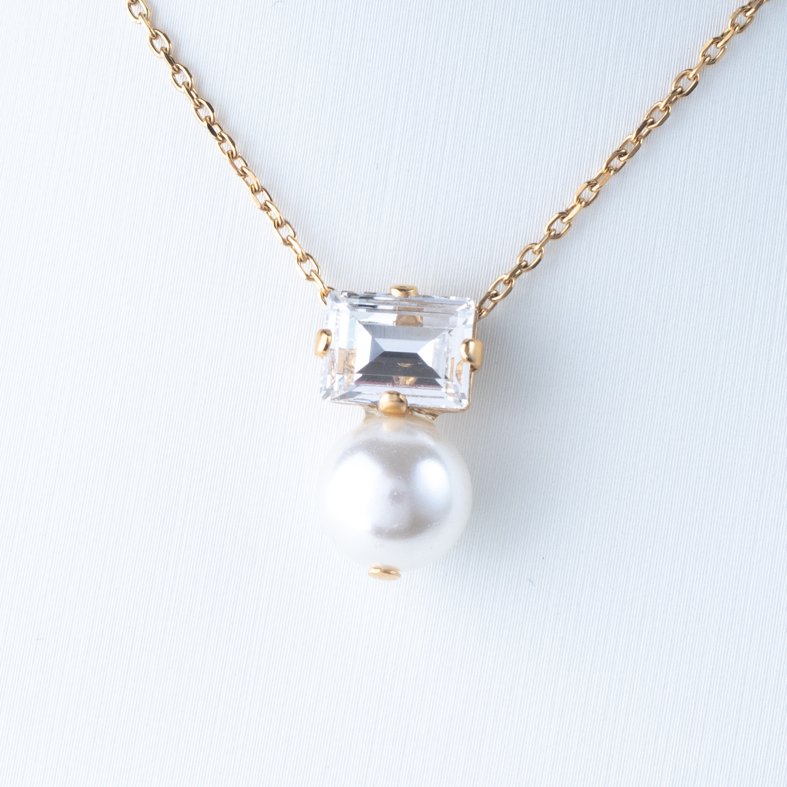 Creema限定 新春福袋2026〈梅〉横クリスタル×貝パール  アレルギー対応　サージカルステンレス　クリスマス