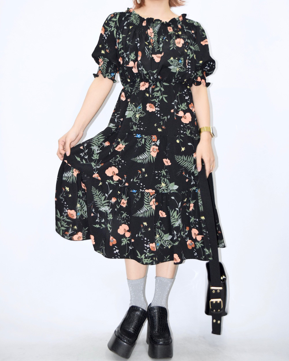 RETRO FLOWER OFF-SHOULDER ONEPIECE　ワンピース　黒　モノトーン