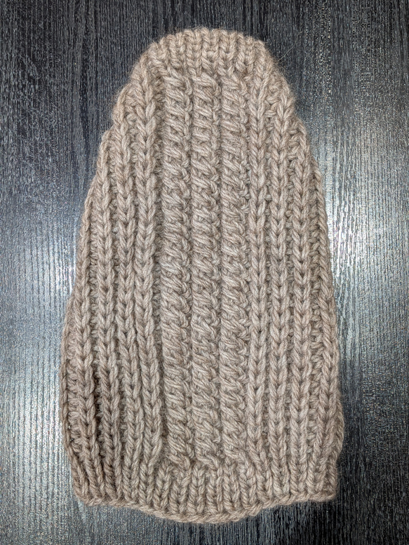 犬服♪裾ラウンド型シンプルなアランアラン模様のざっくりとした手編みセーター(小型犬SS〜Sサイズ) 1枚目の画像