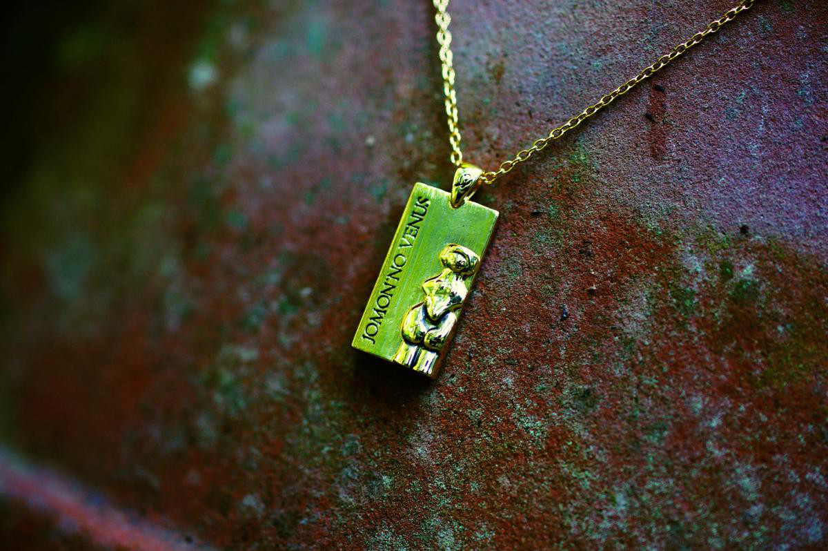 国宝土偶リバーシブルプレートシリーズ ～ 「縄文のビーナス®第4638656号」&「仮面の女神®第4638654号」小