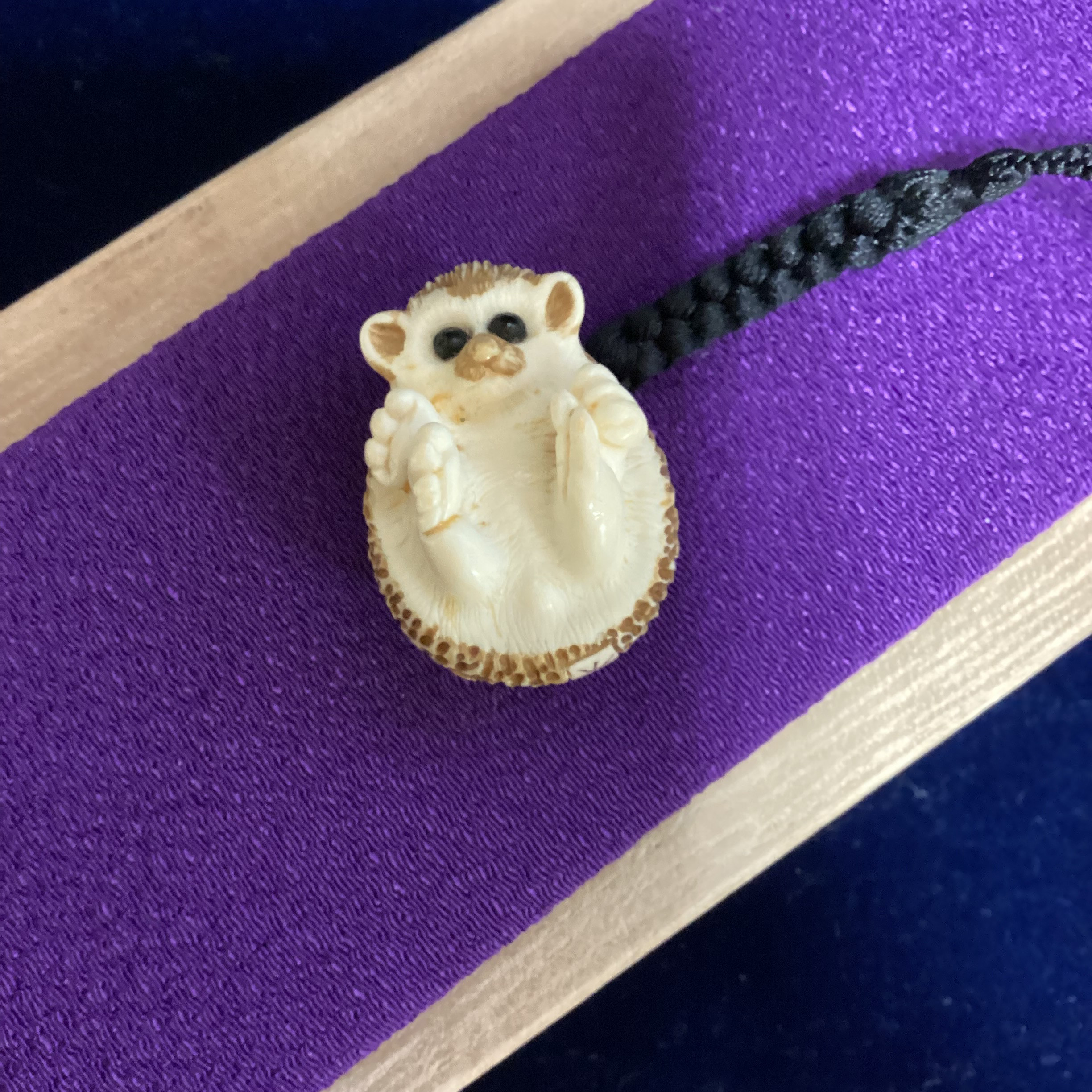 ☆本象牙根付　ハリネズミ　※※Y-71