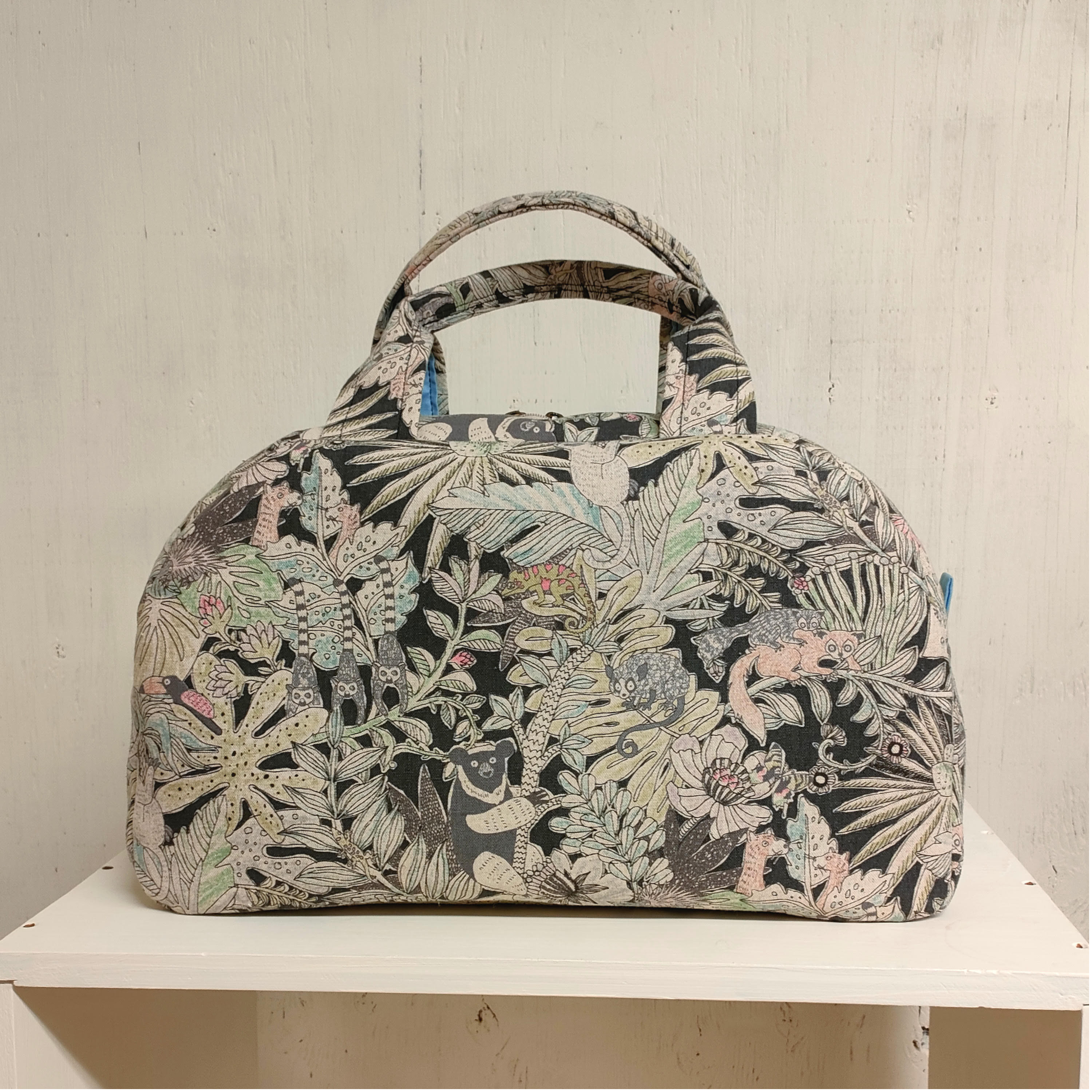 マダガスカルのボストンバッグ＠ブラック×ブルー