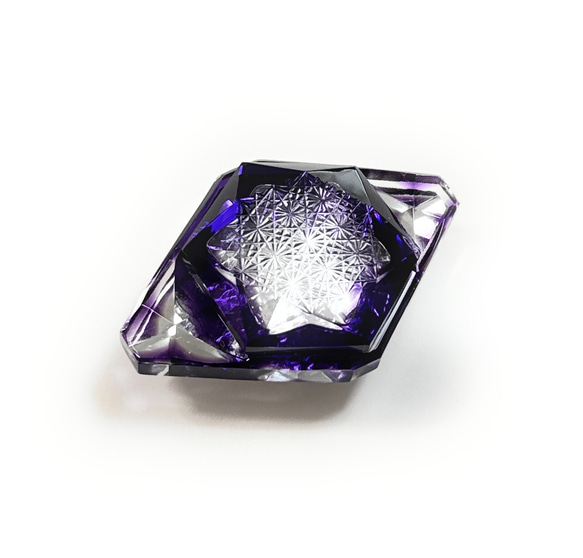 「幸への祈り・未来創造」東京切子帯留め　幸映（さちばえ）　紫 6枚目の画像