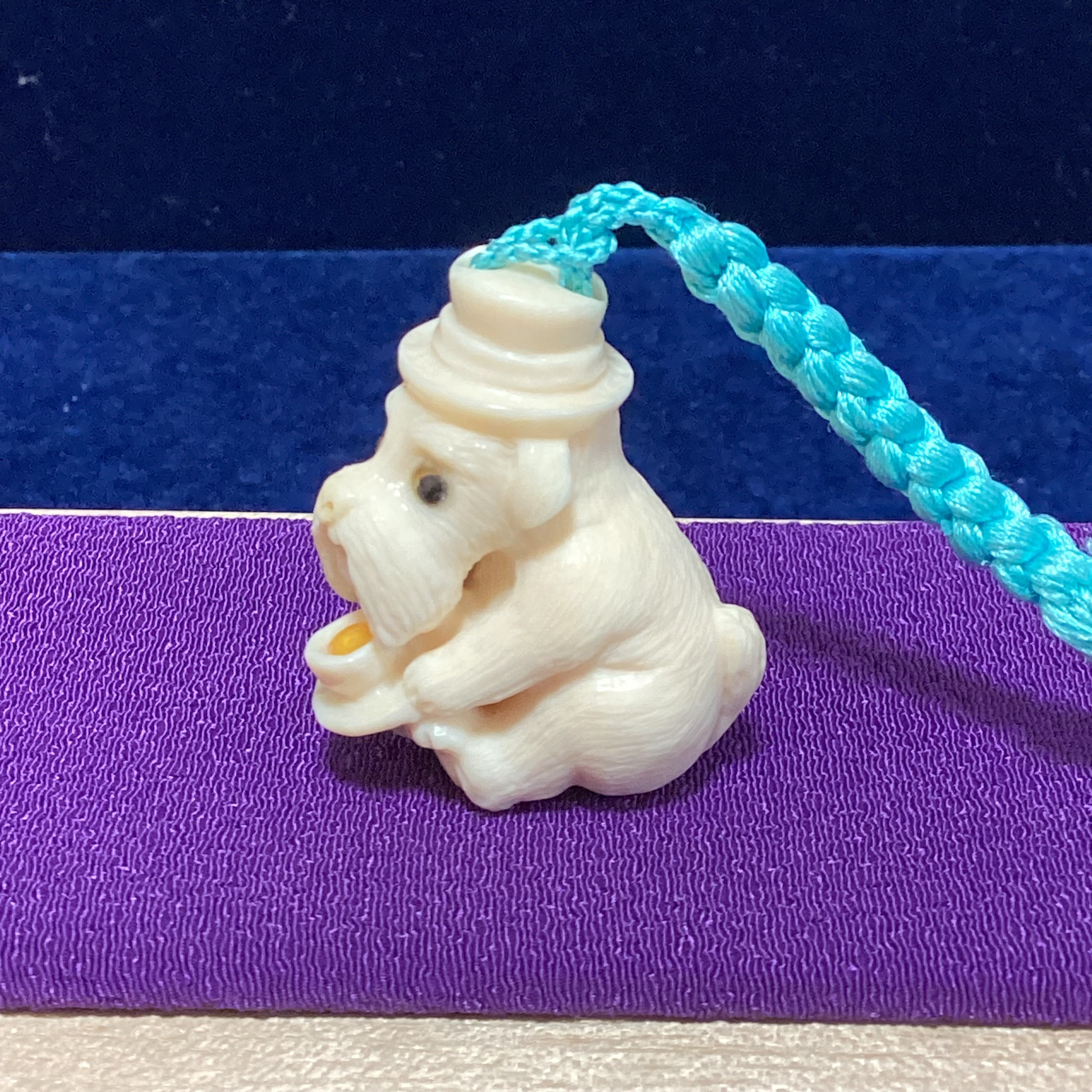 ☆本象牙根付　シュナウザー犬　※※Y-76