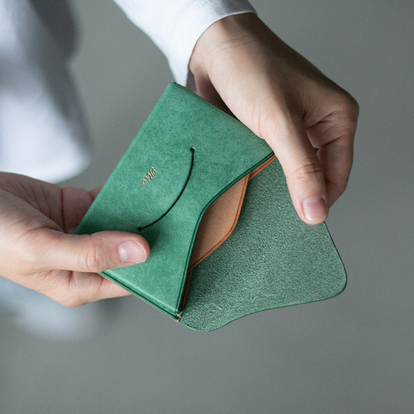 ［ 刻印無料 ］ 封筒みたいな本革の名刺入れ「  f u t o u  」_グリーン 5枚目の画像