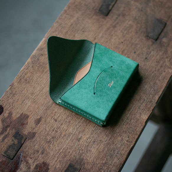 ［ 刻印無料 ］ 封筒みたいな本革の名刺入れ「  f u t o u  」_グリーン 4枚目の画像