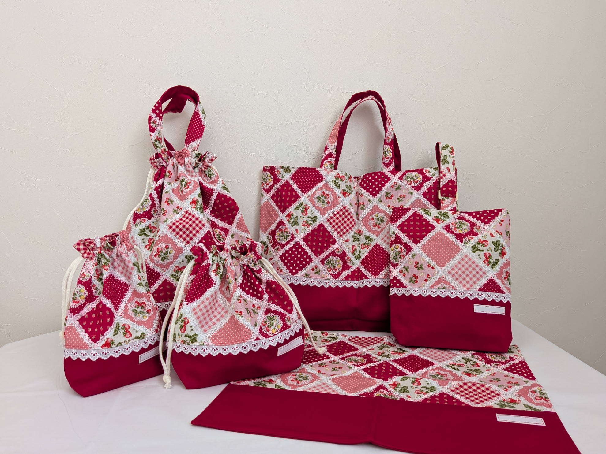 *送料無料*通園通学6 点フルセット　レース切替いちご柄