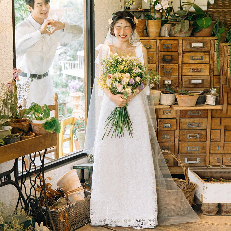 ノースリーブ 白 黒 レース ウェディングドレス 韓国風 花嫁 結婚式 パーティー 演奏会 二次会 前撮り HL390