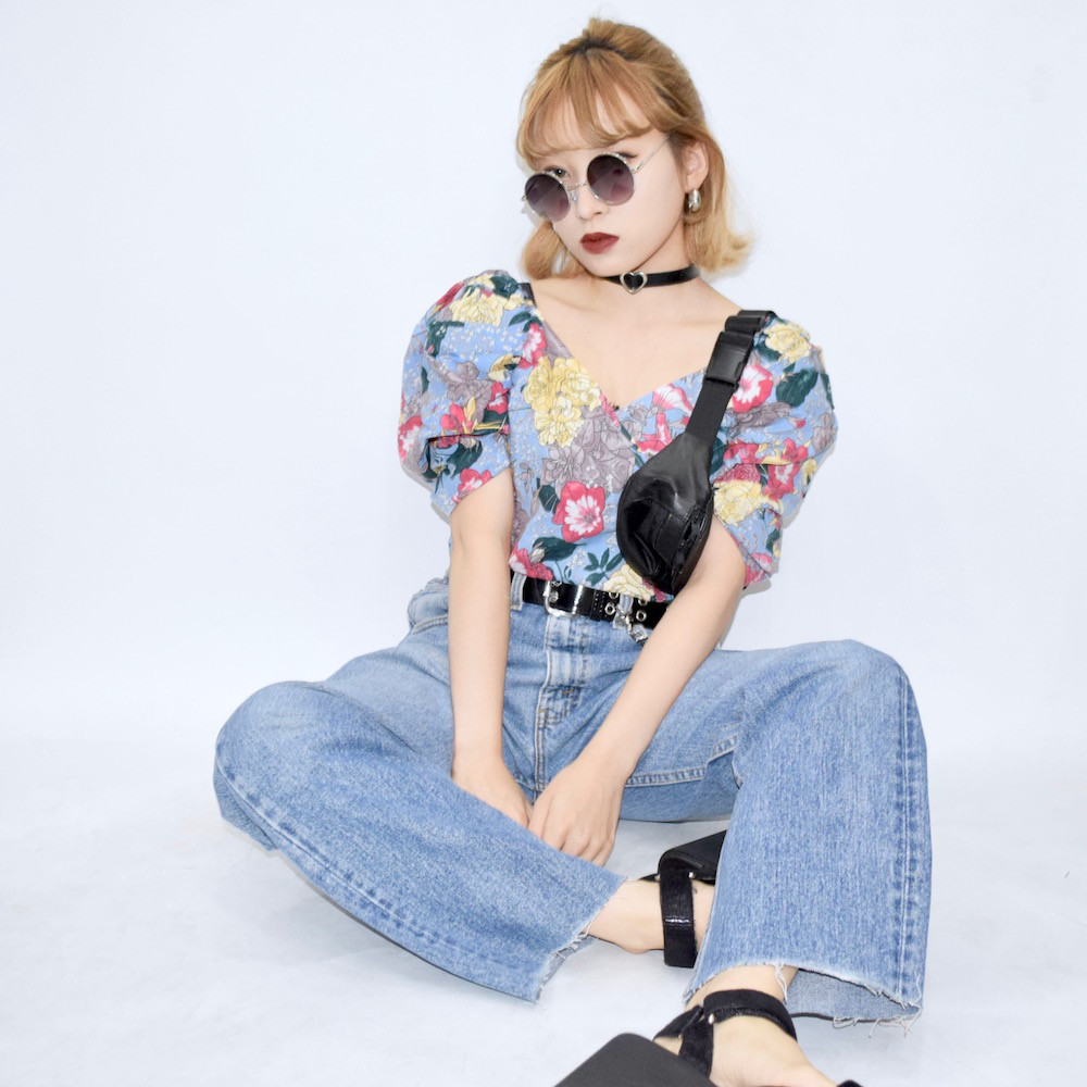 PUFF-SLEEVE FLOWER TOPS（sky）カットソー　半袖　青　カジュアル
