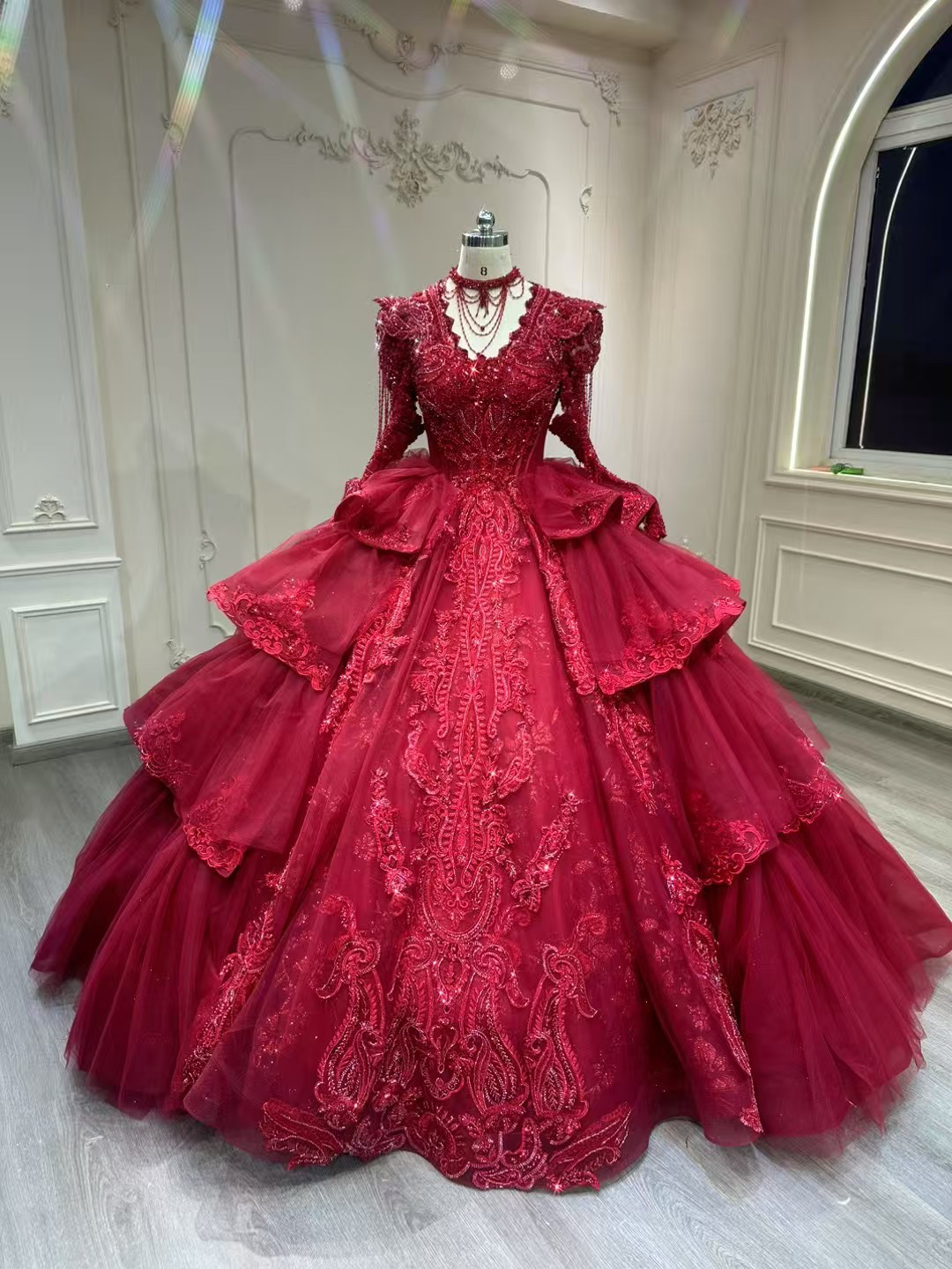 新作2025 多層チュール　レッド赤　カラードレス　本命ドレス制作　フロアー丈　可愛い　秋婚冬婚　背中見せ　編み上げ花嫁