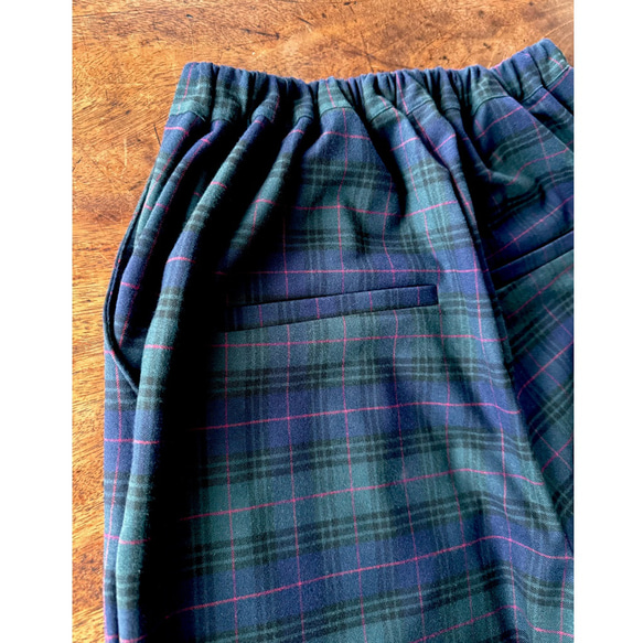 RATA❤️選擇你的褲長❤️超保暖隔熱❤️修身顯瘦褲，收腰設計❤️高品質彈性布料❤️BE格子圖案 第14張的照片