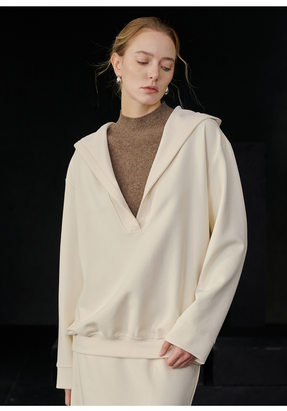 コットンリネン フード付きプルオーバー ディープVネック 秋冬新作 無地 ゆったりシルエット レディース