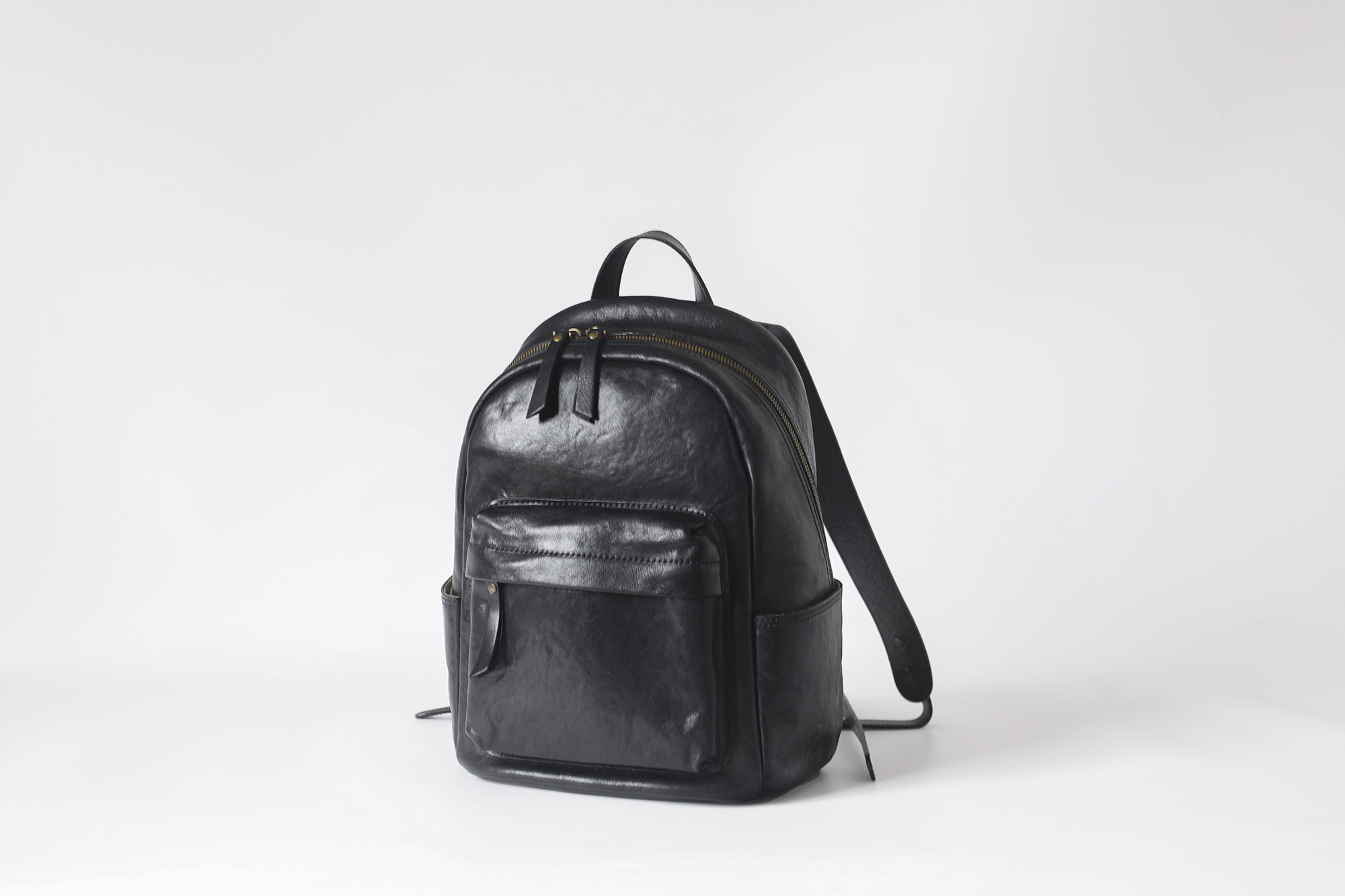 【本革リュック】柔らかい牛革の大人リュック｜軽量・iPad収納可｜男女兼用デザイン