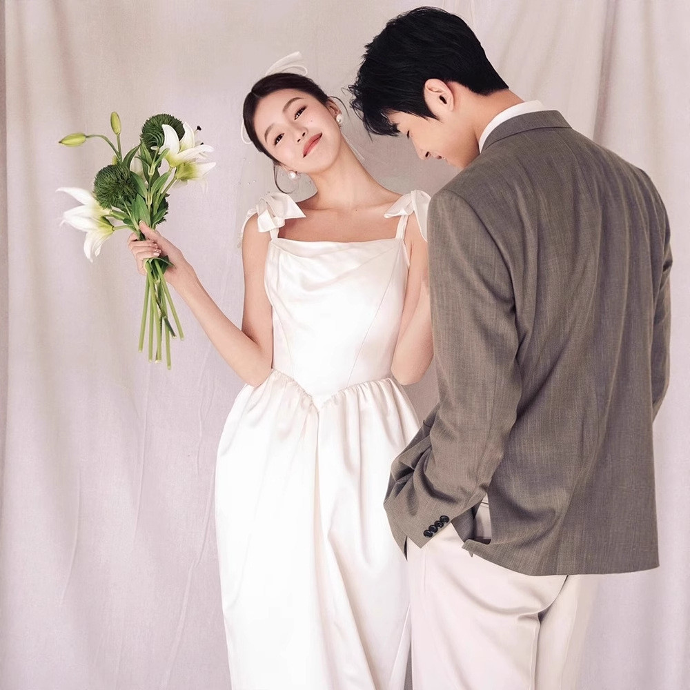 白 黒 サテン ウェディングドレス シンプル 韓国風 花嫁衣裳 結婚式 パーティー 演奏会 二次会 前撮り HL419