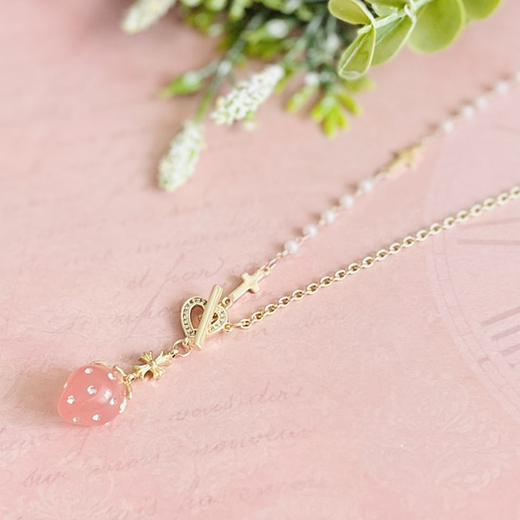 【限定♡】いちご＆十字架のペンダント・ハート 1枚目の画像