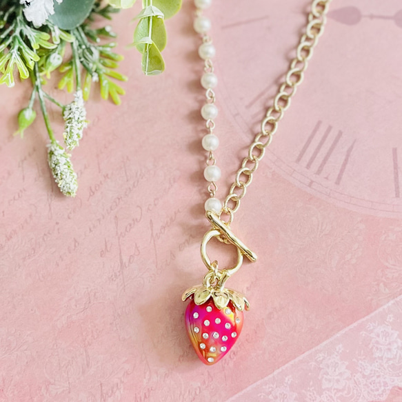【限定♡】大粒いちご＆大粒パールのペンダント・サークル 1枚目の画像