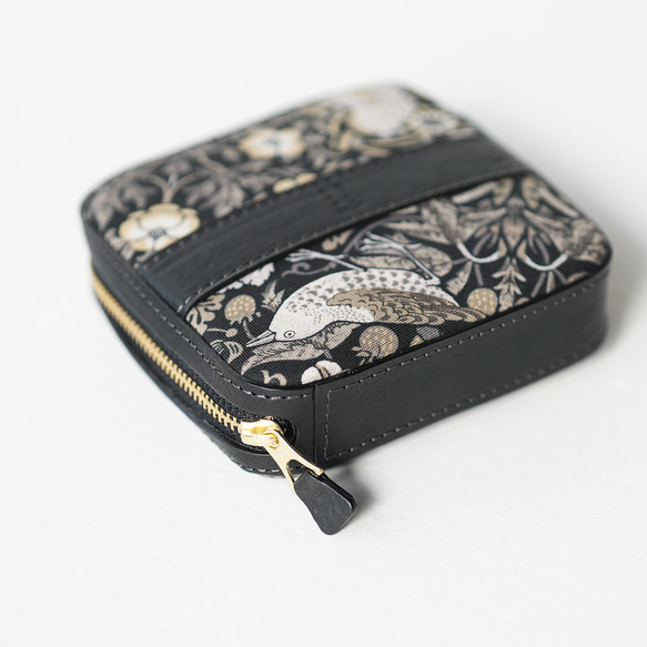 【冬季限量版】高品質迷你手拿包「草莓小偷」單色真皮黑色 *贈品 第3張的照片