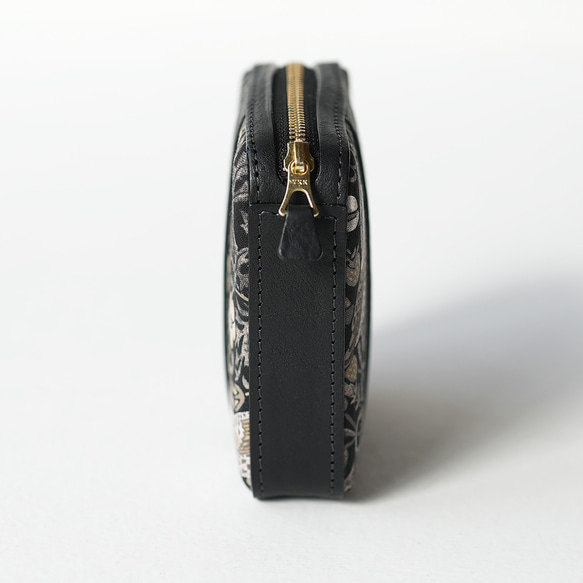 【冬季限量版】高品質迷你手拿包「草莓小偷」單色真皮黑色 *贈品 第5張的照片