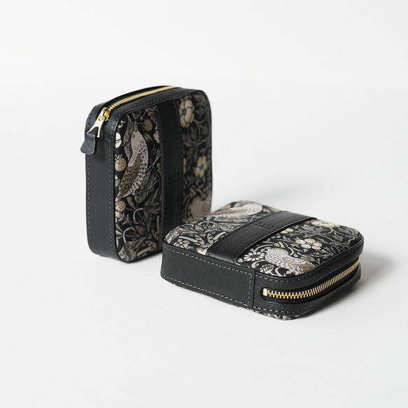 【冬季限量版】高品質迷你手拿包「草莓小偷」單色真皮黑色 *贈品 第4張的照片